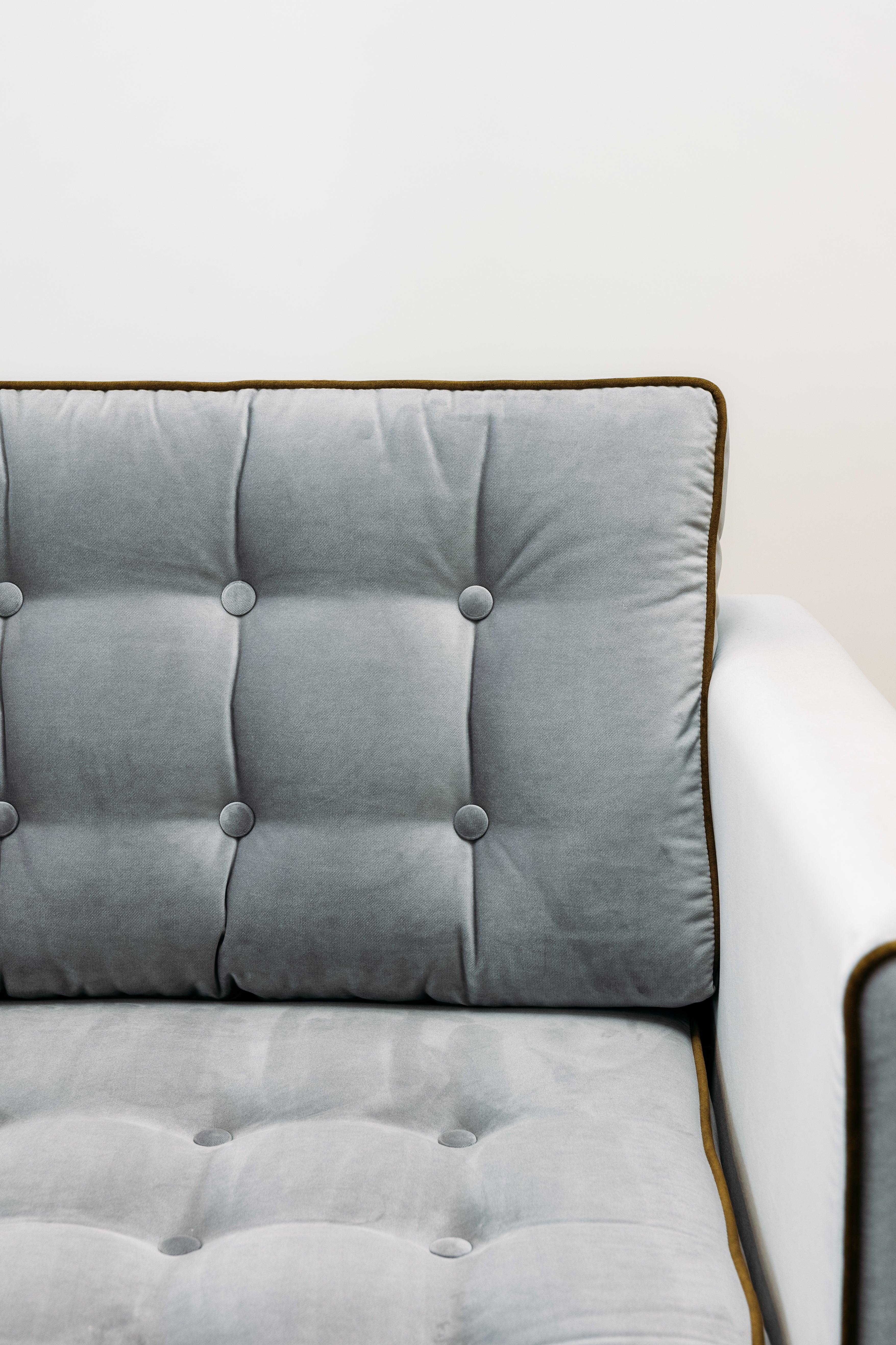 Monterey sofa with ottoman in cleo flint
