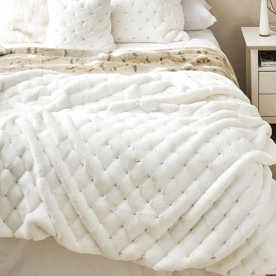 Light & Feminine throw
