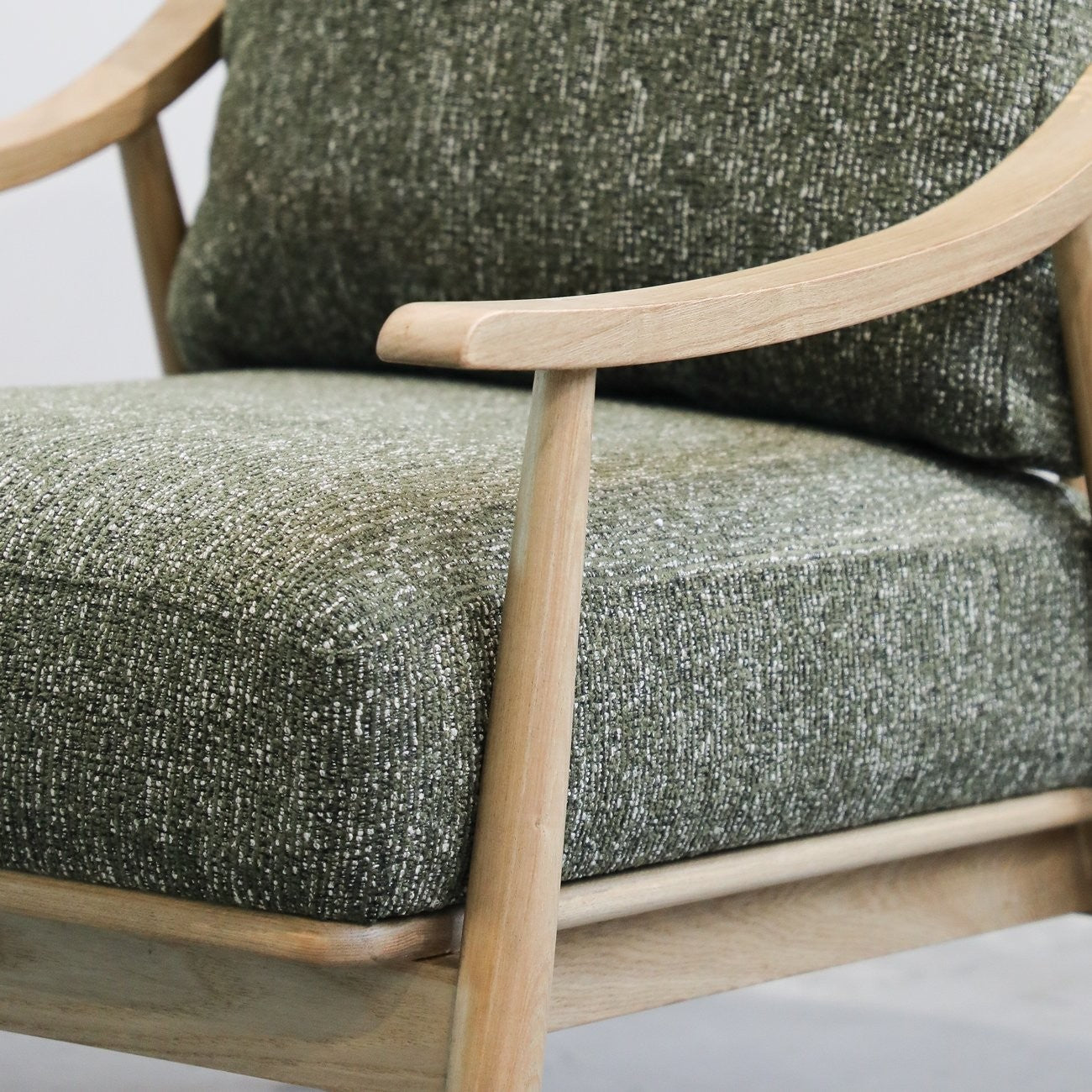 Grace armchair in olive|