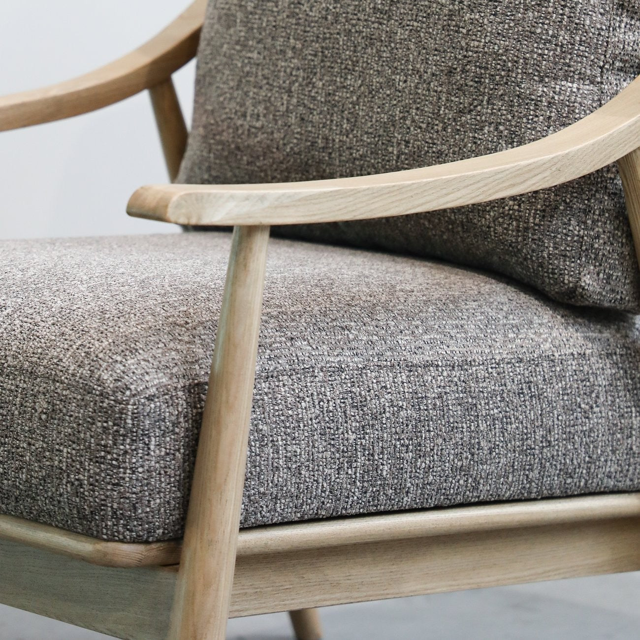 Grace armchair in mink