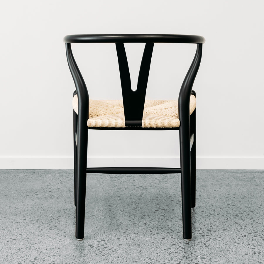 Wishbone dining chair in black/natural
