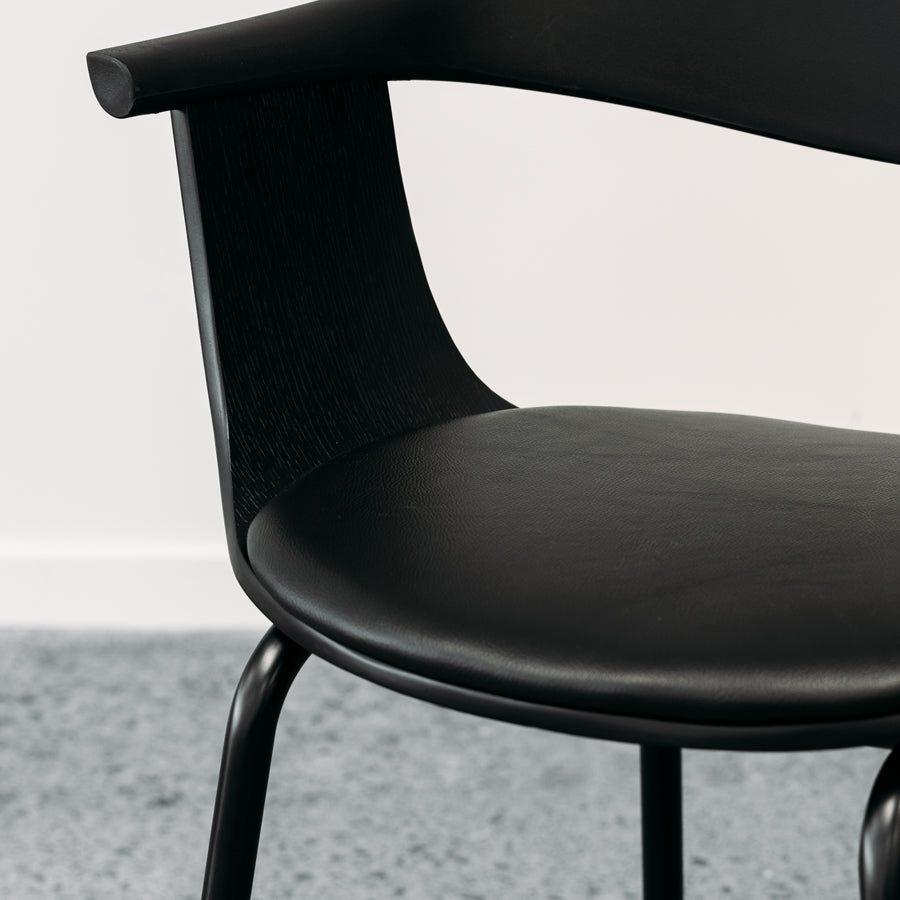 Moss dining chair in black