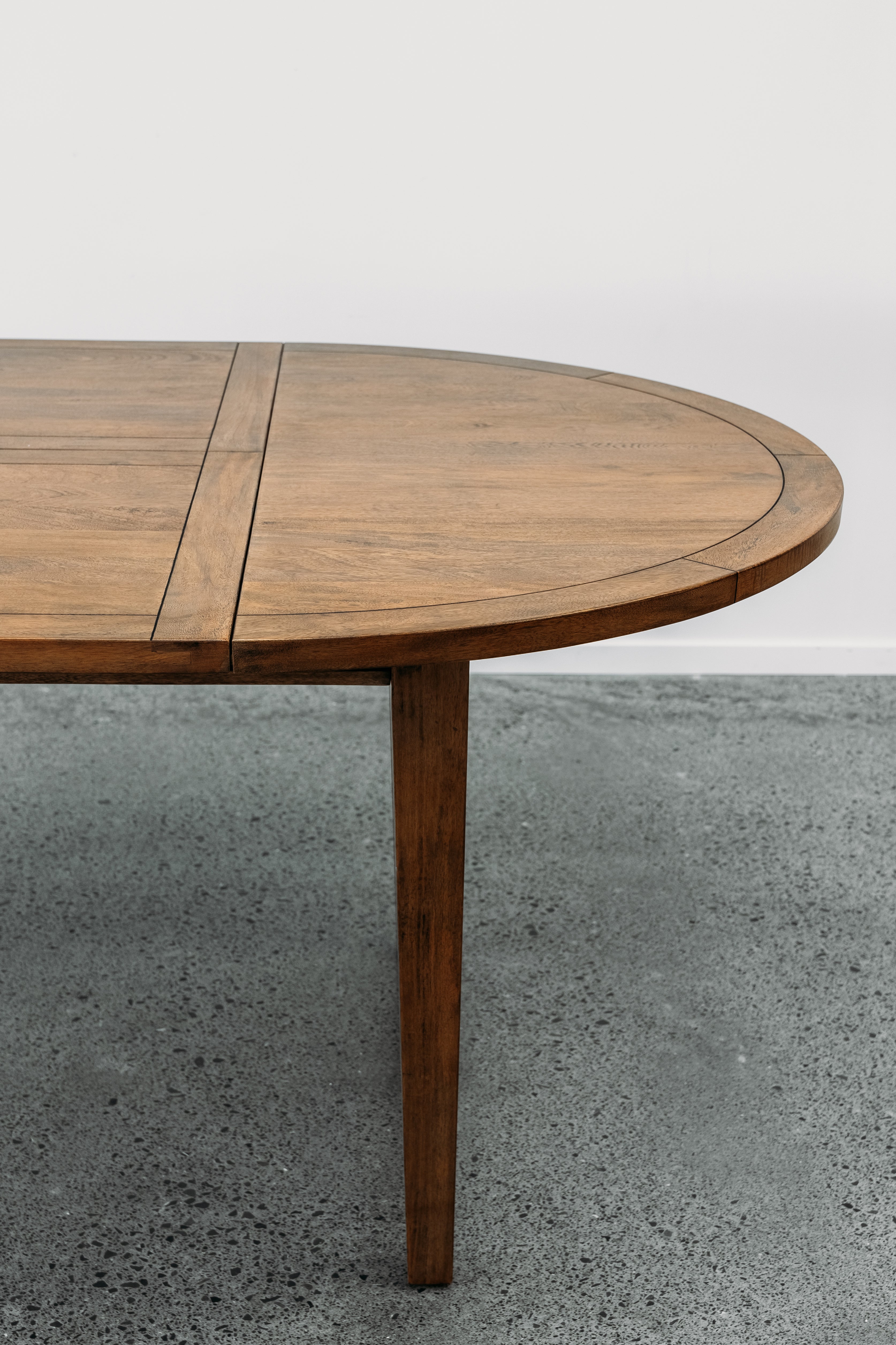Greytown round extension table