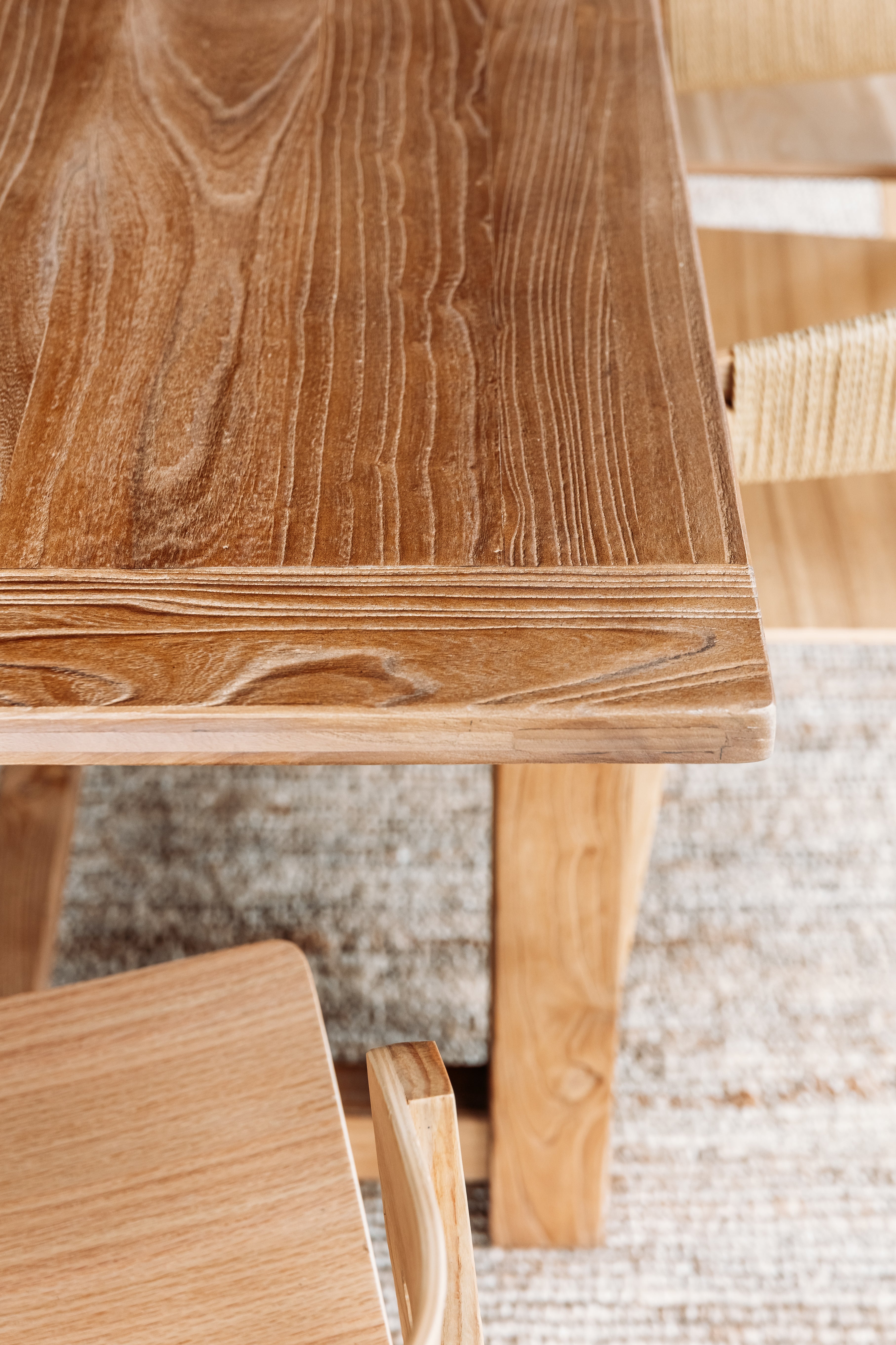 Kairaki dining table
