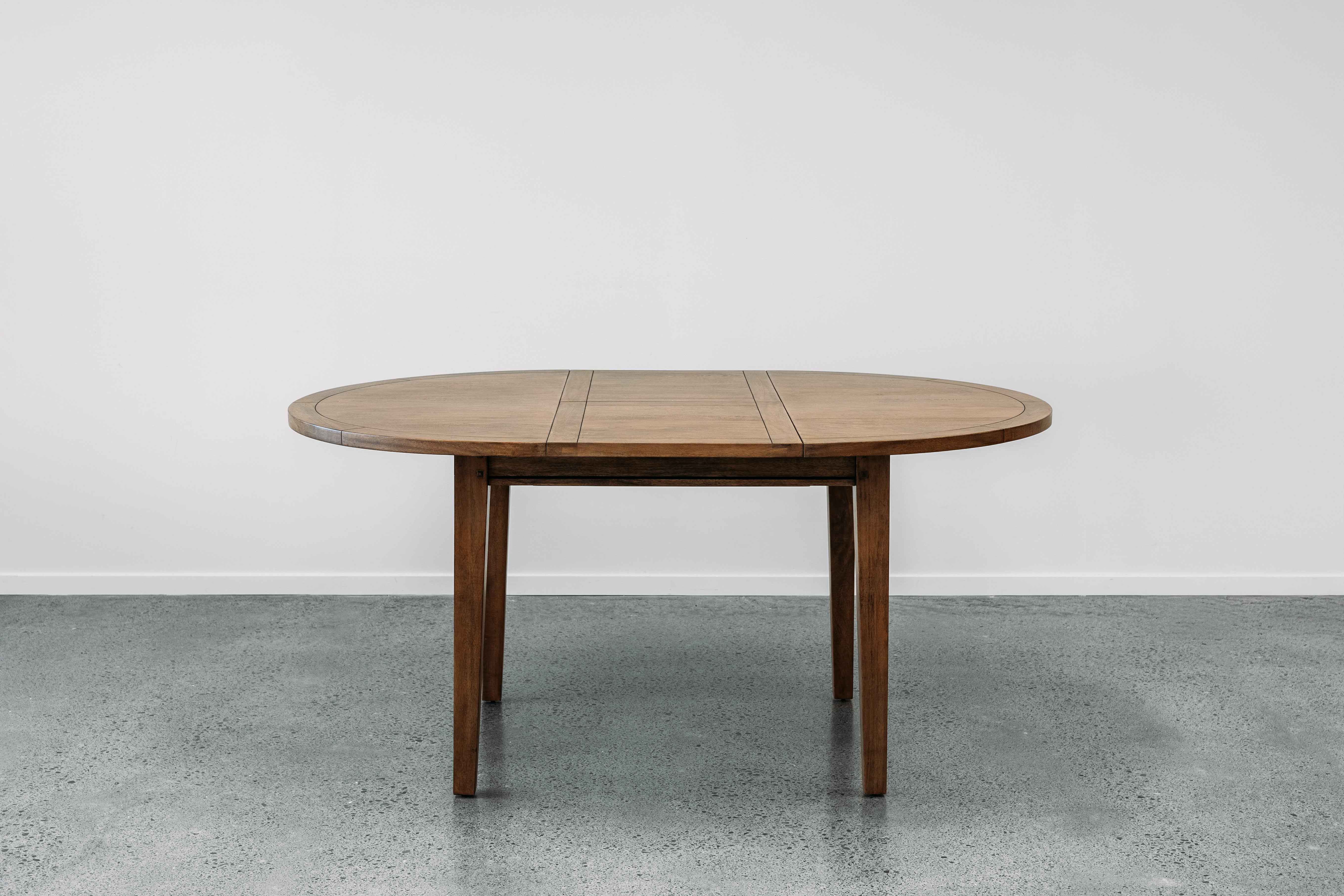 Greytown round extension table