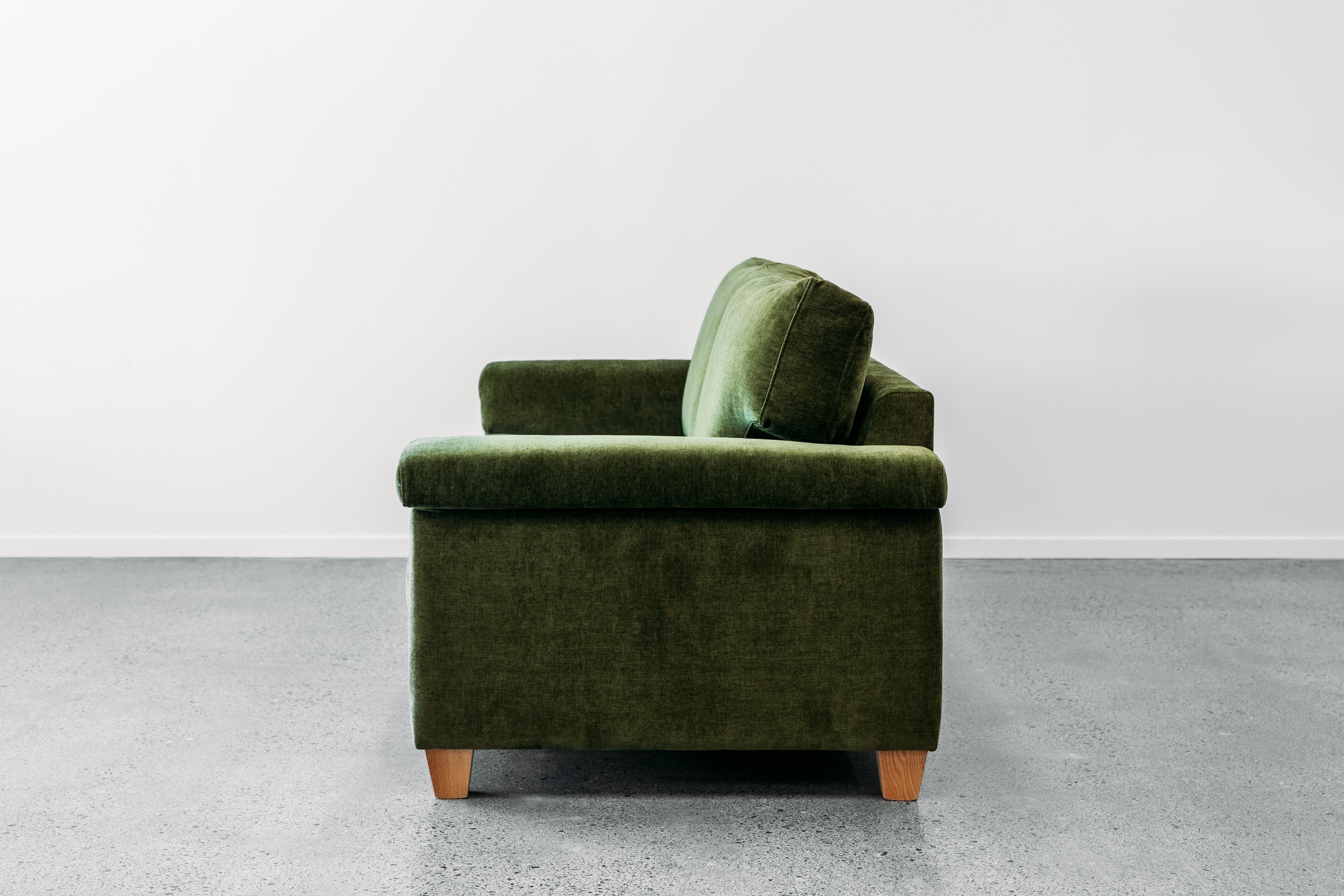 Palm Springs sofa in magma grass