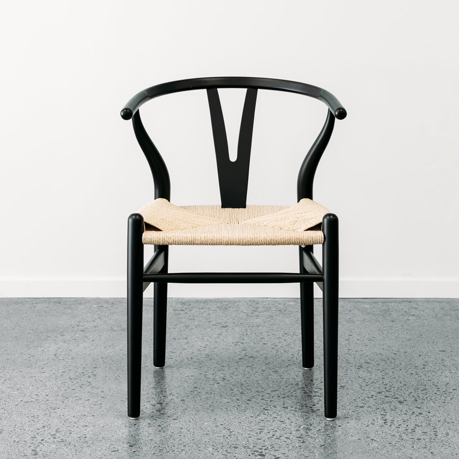 Wishbone dining chair in black/natural