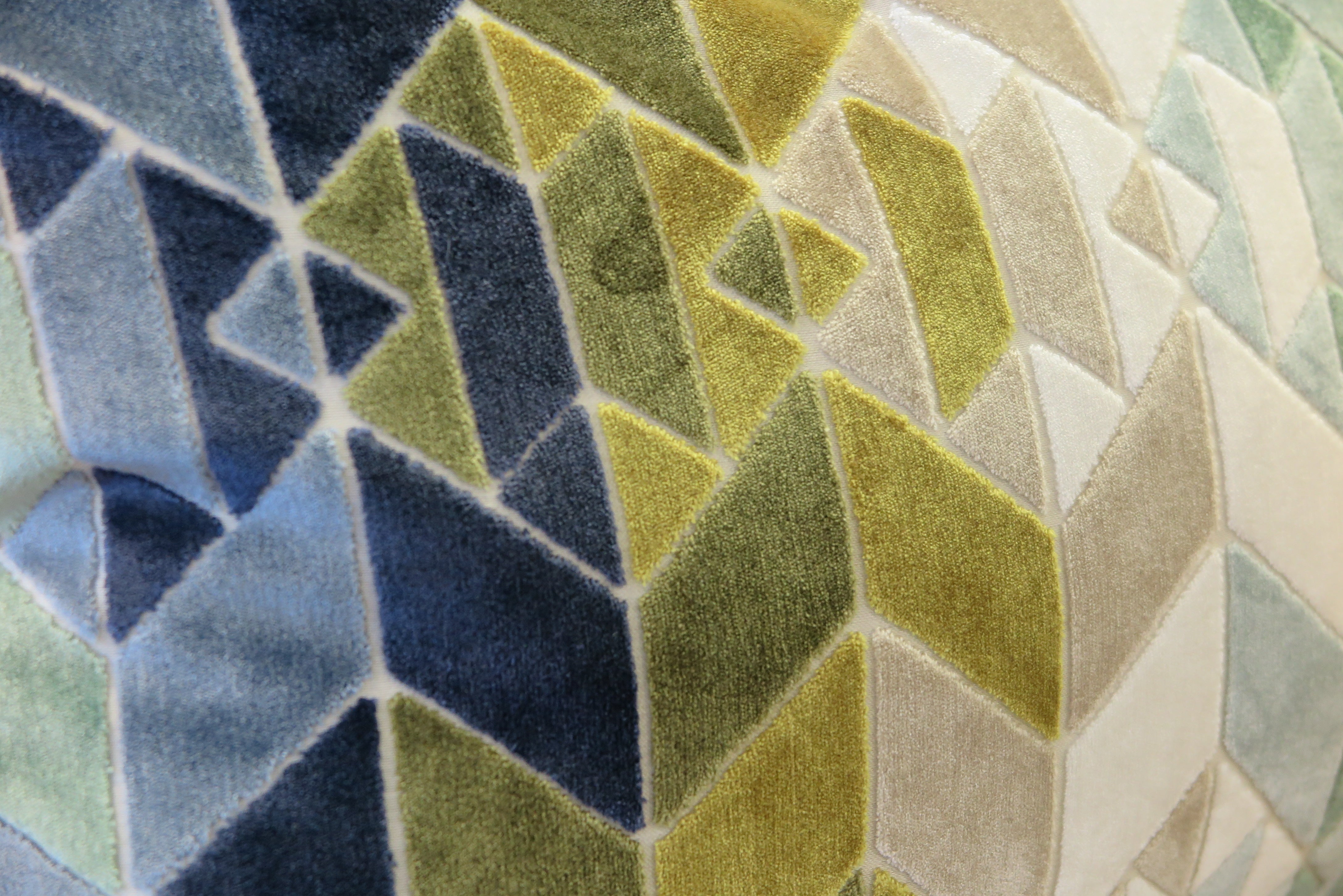 Squarish velvet cushion