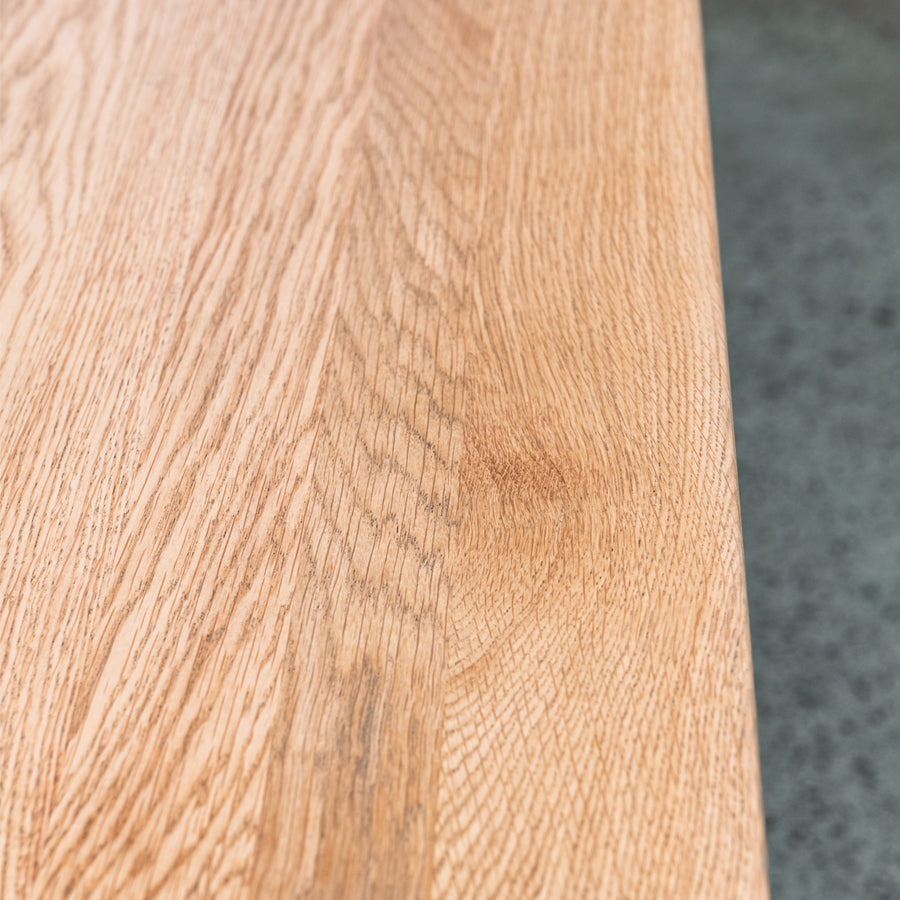 Maraetai round dining table