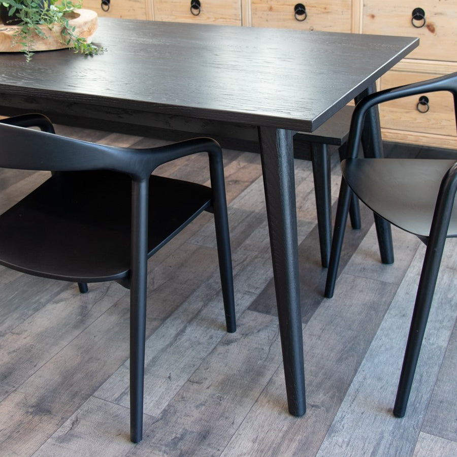 Maraetai dining table in black