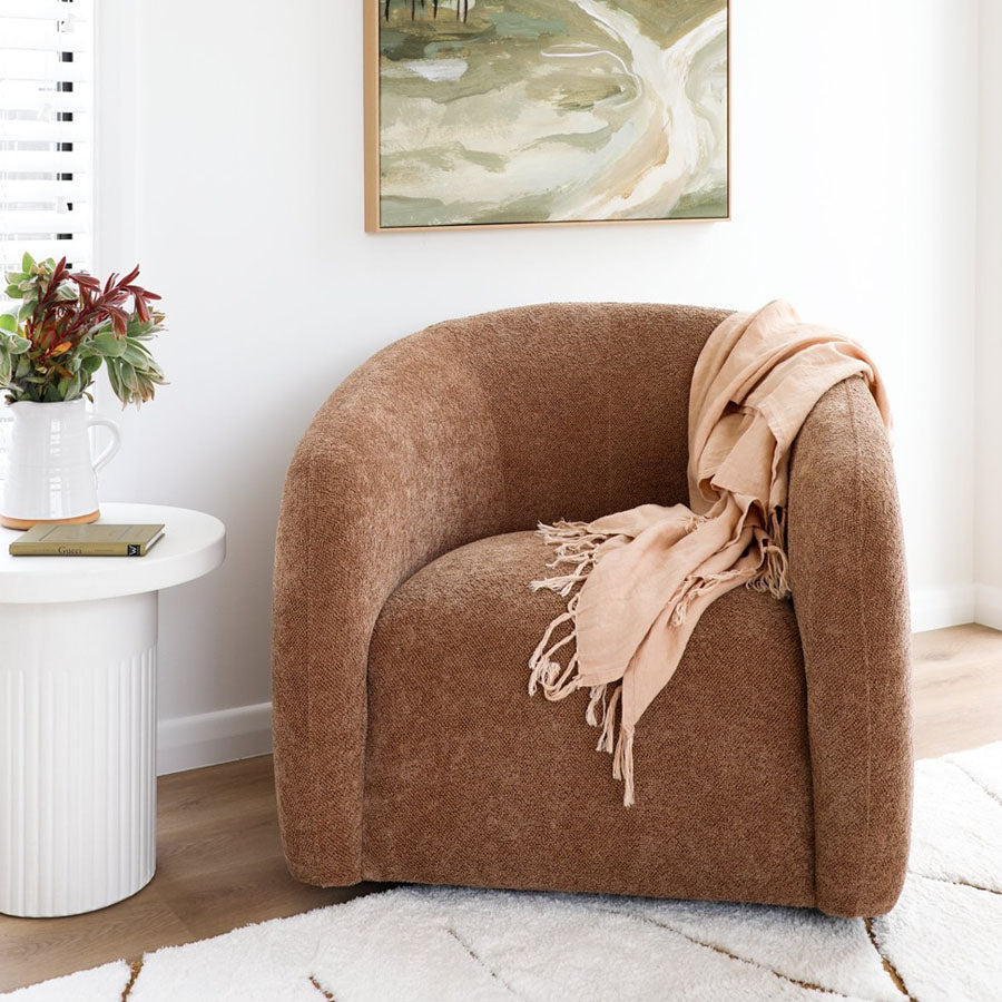 Max Swivel armchair in caramel 