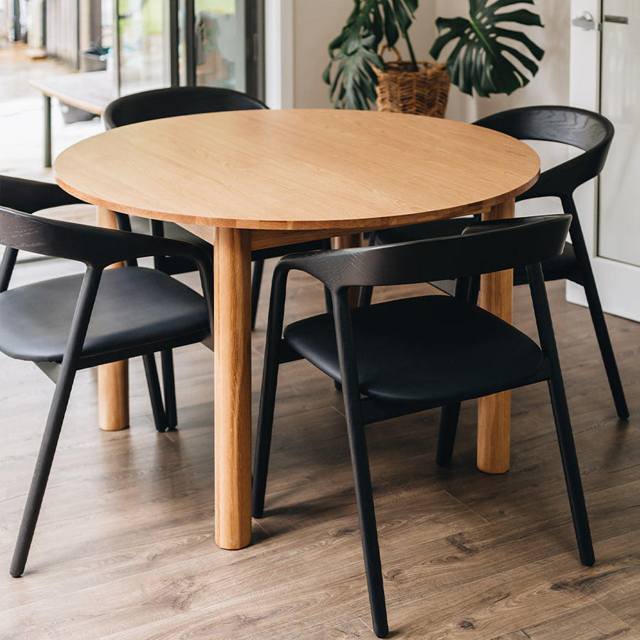 Oliver dining table round 