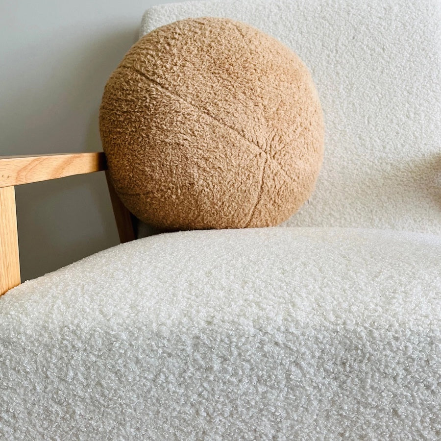 Plush round cushion in camel