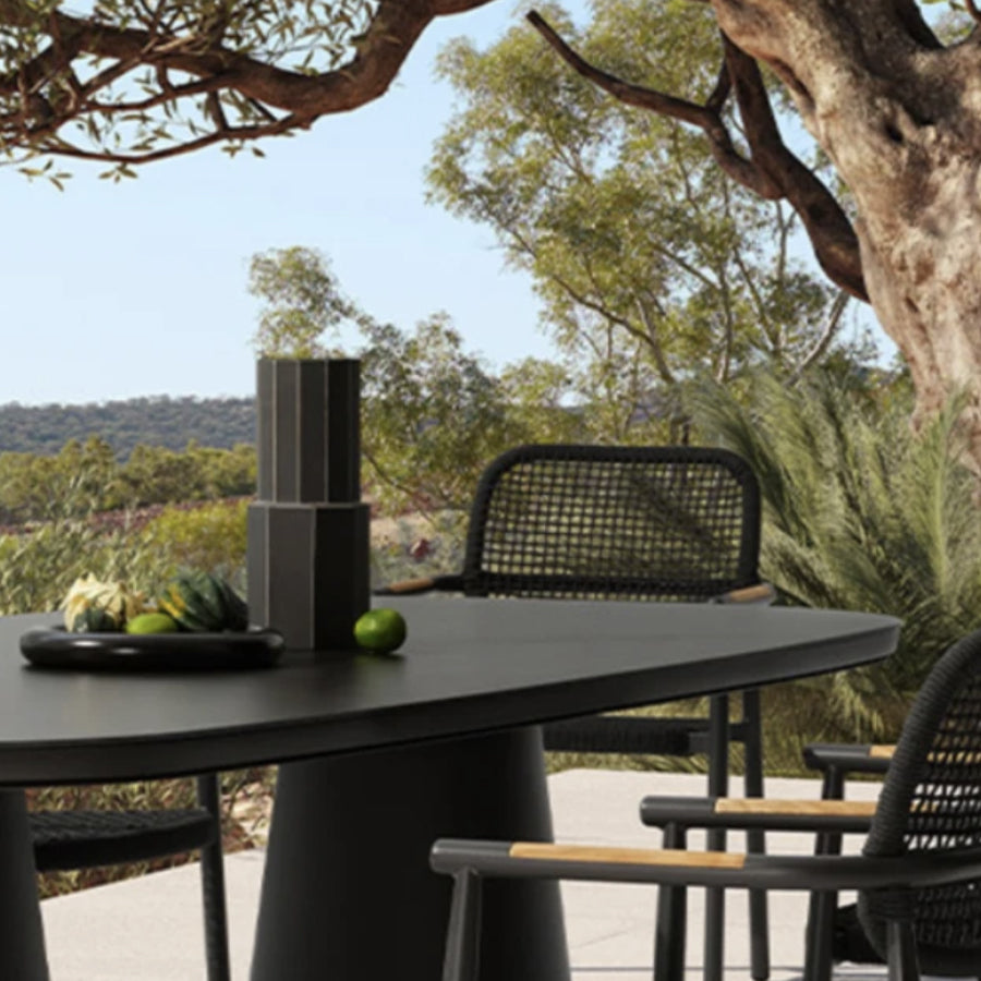 Podo outdoor dining table