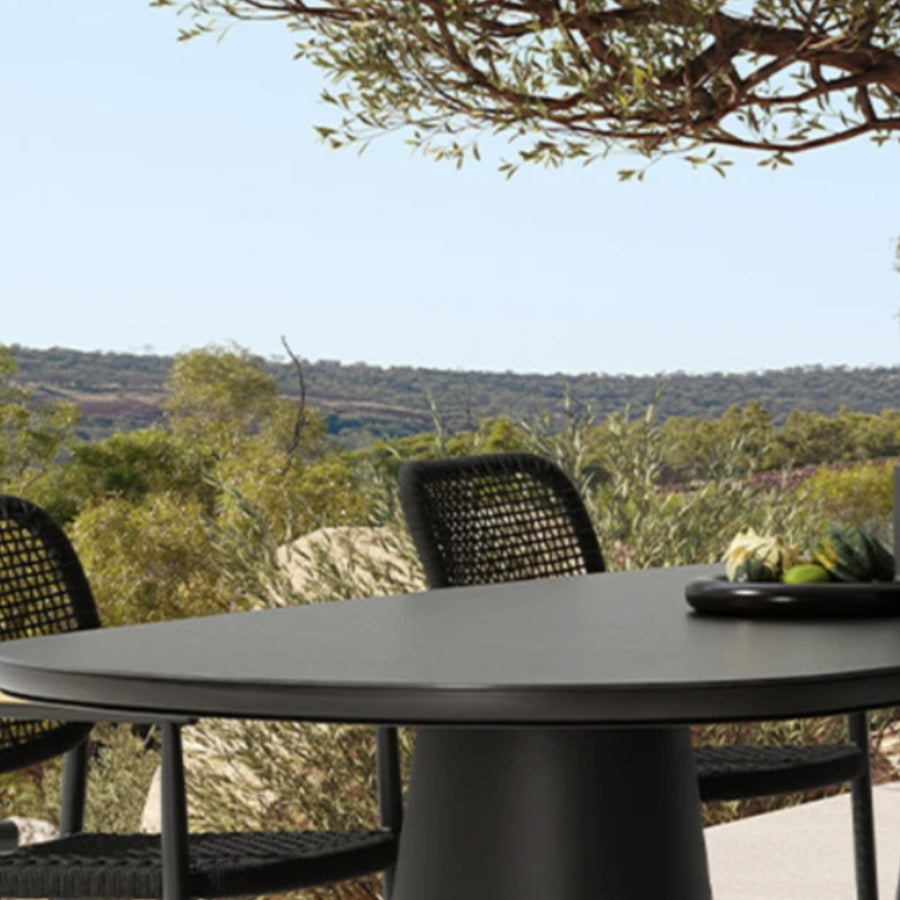Podo outdoor dining table