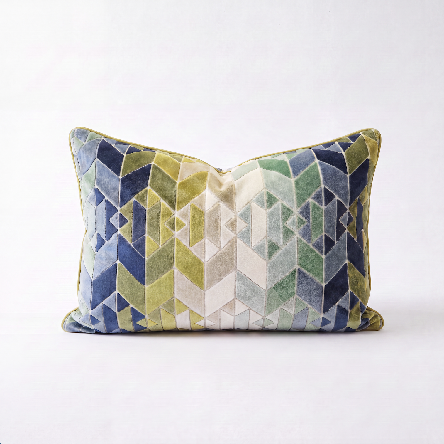 Squarish velvet cushion