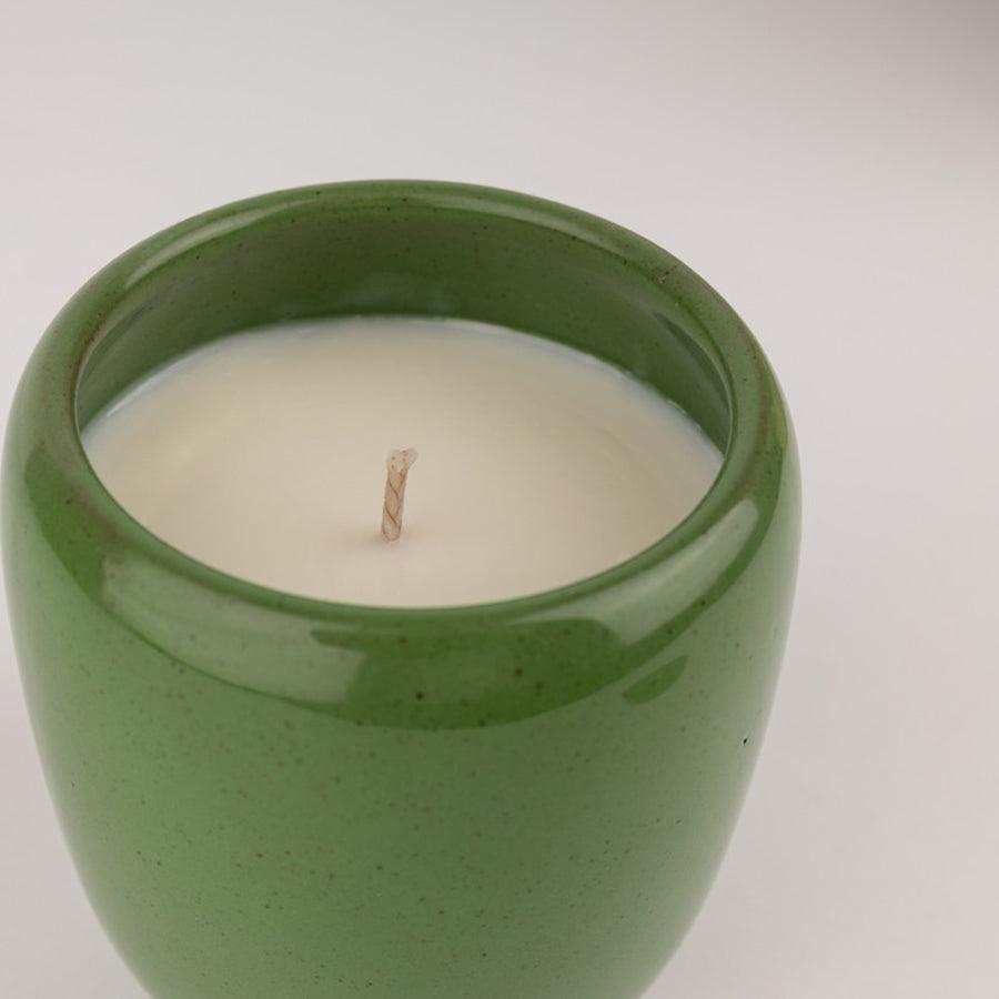 Ceramic candle in scent soft landing