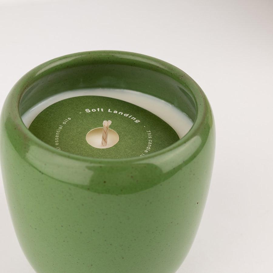 Ceramic candle in scent soft landing