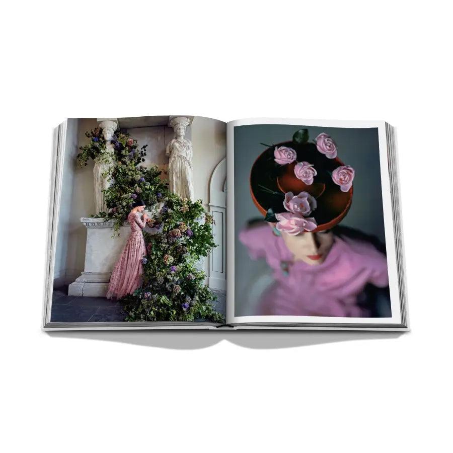 Flowers: Art &amp; Bouquets Book