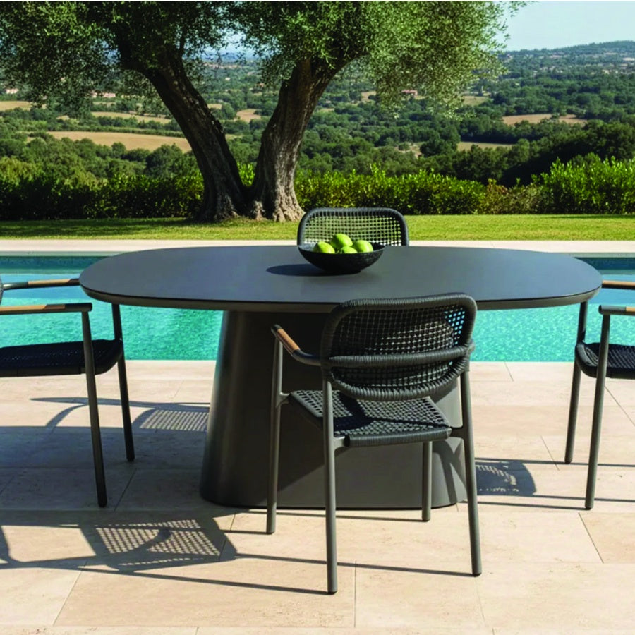 Podo outdoor dining table