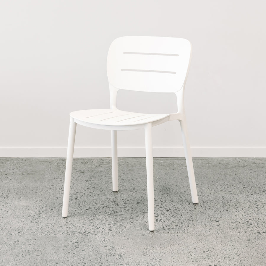 Nova outdoor dining chair in white